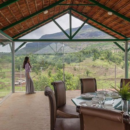 Stayvista'S Ficus Farms - Mountain-View Haven With Rustic Artsy Interiors, Outdoor Pool, Glasshouse, Home Theatre & Karaoke Delight Igatpuri Exterior photo