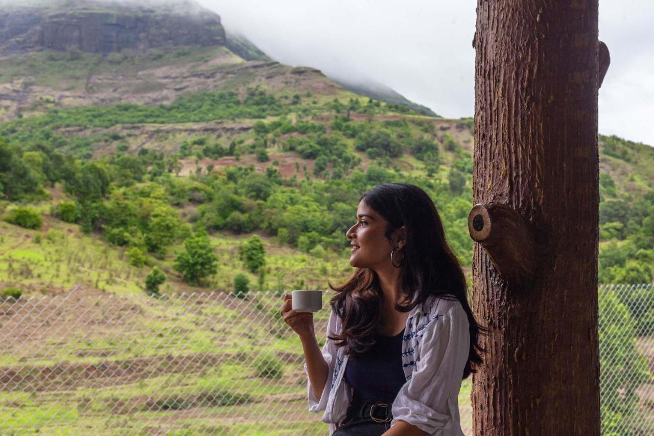 Stayvista'S Ficus Farms - Mountain-View Haven With Rustic Artsy Interiors, Outdoor Pool, Glasshouse, Home Theatre & Karaoke Delight Igatpuri Exterior photo