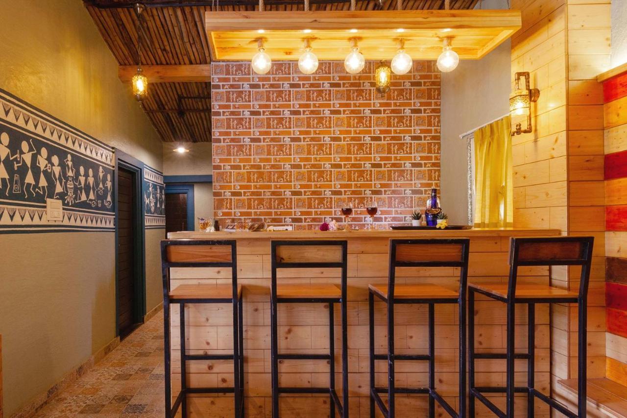 Stayvista'S Ficus Farms - Mountain-View Haven With Rustic Artsy Interiors, Outdoor Pool, Glasshouse, Home Theatre & Karaoke Delight Igatpuri Exterior photo