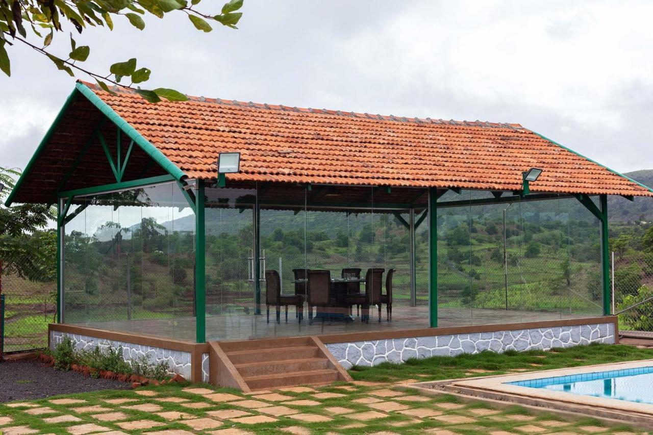 Stayvista'S Ficus Farms - Mountain-View Haven With Rustic Artsy Interiors, Outdoor Pool, Glasshouse, Home Theatre & Karaoke Delight Igatpuri Exterior photo