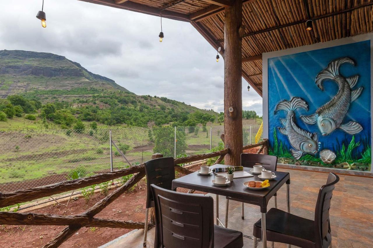 Stayvista'S Ficus Farms - Mountain-View Haven With Rustic Artsy Interiors, Outdoor Pool, Glasshouse, Home Theatre & Karaoke Delight Igatpuri Exterior photo
