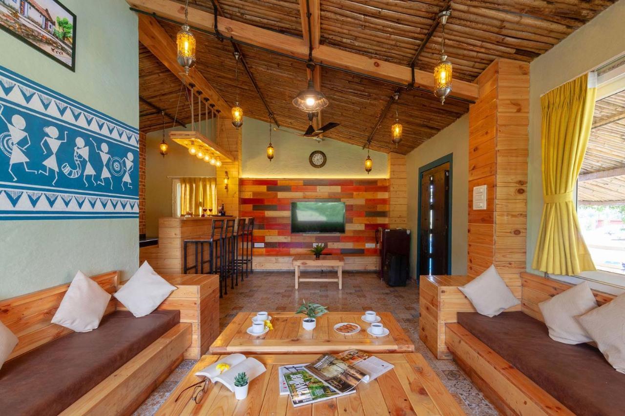Stayvista'S Ficus Farms - Mountain-View Haven With Rustic Artsy Interiors, Outdoor Pool, Glasshouse, Home Theatre & Karaoke Delight Igatpuri Exterior photo