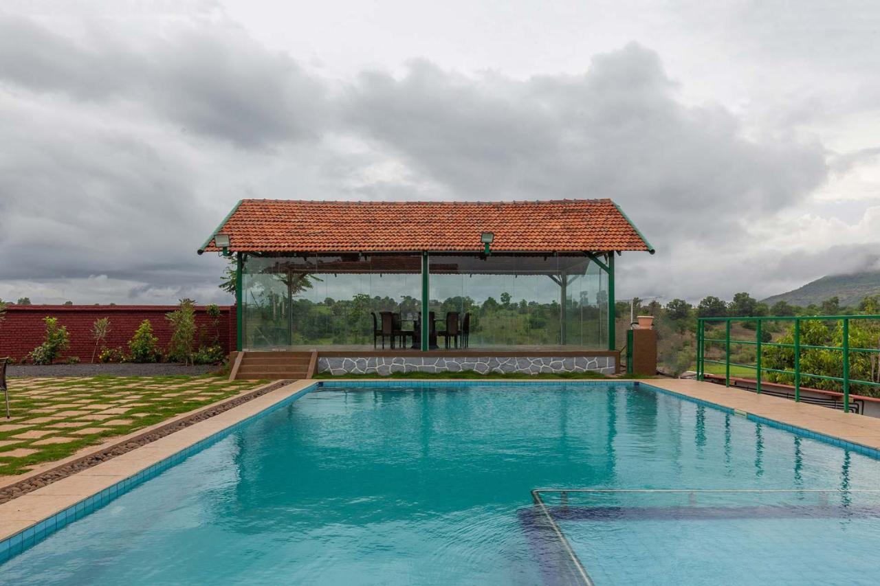 Stayvista'S Ficus Farms - Mountain-View Haven With Rustic Artsy Interiors, Outdoor Pool, Glasshouse, Home Theatre & Karaoke Delight Igatpuri Exterior photo