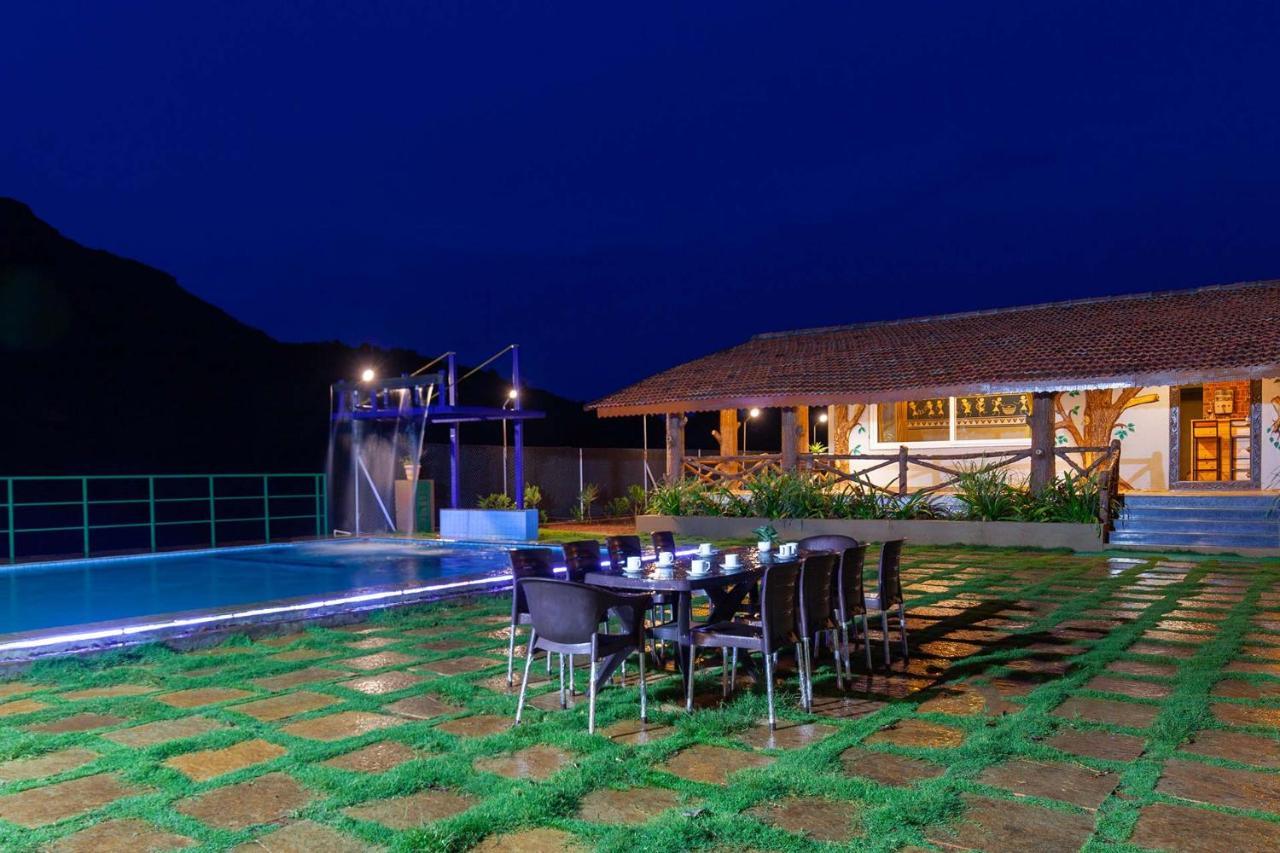 Stayvista'S Ficus Farms - Mountain-View Haven With Rustic Artsy Interiors, Outdoor Pool, Glasshouse, Home Theatre & Karaoke Delight Igatpuri Exterior photo